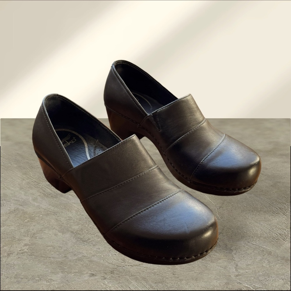 Dansko Clogs, Size 39 (Us 8-8.5) - image 1